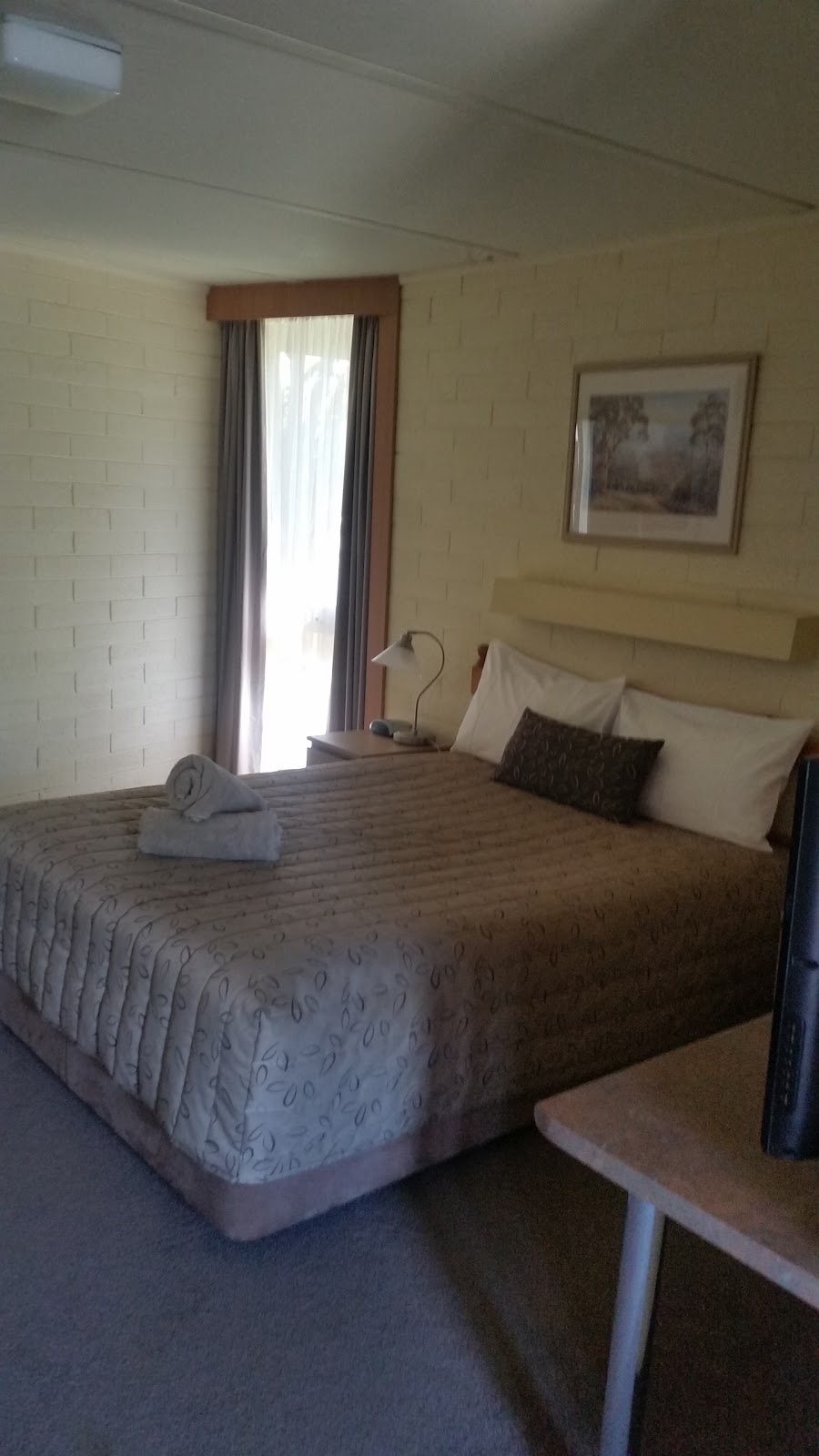 Cobram Colonial Motor Inn | lodging | 114 William St, Cobram VIC 3644, Australia | 0358721866 OR +61 3 5872 1866