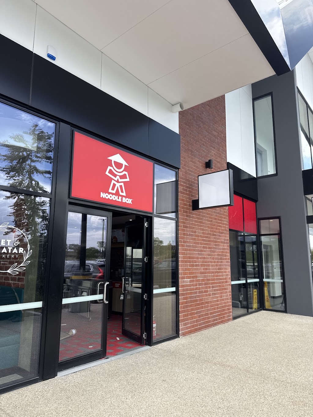 Noodle Box Mernda | T35 |, Centre, 180 Riverdale Bvd, Mernda VIC 3754, Australia | Phone: (03) 9715 2779