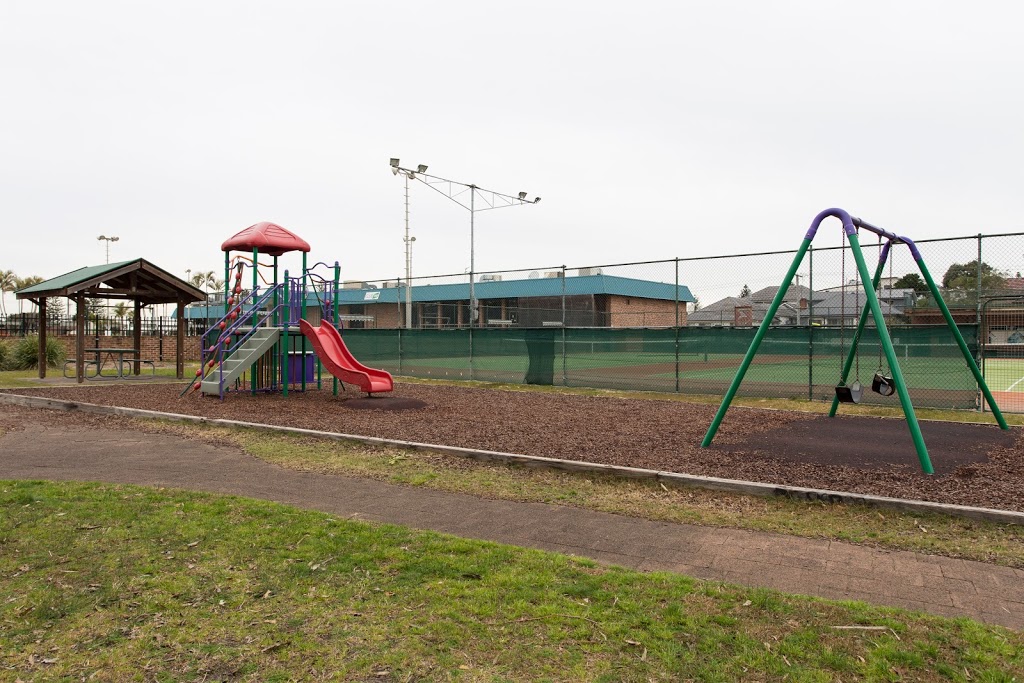 Bicentennial Park Playground | 44 Cowlishaw St, Redhead NSW 2290, Australia | Phone: (02) 4921 0333