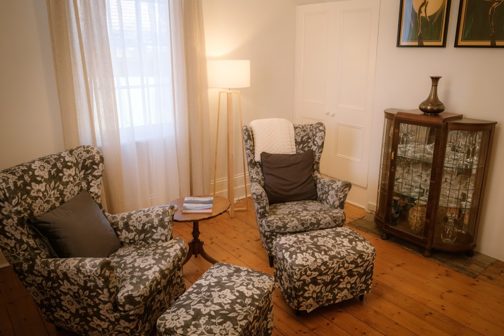 Winton Cottage | 123 High St, Maldon VIC 3463, Australia | Phone: 0422 617 330