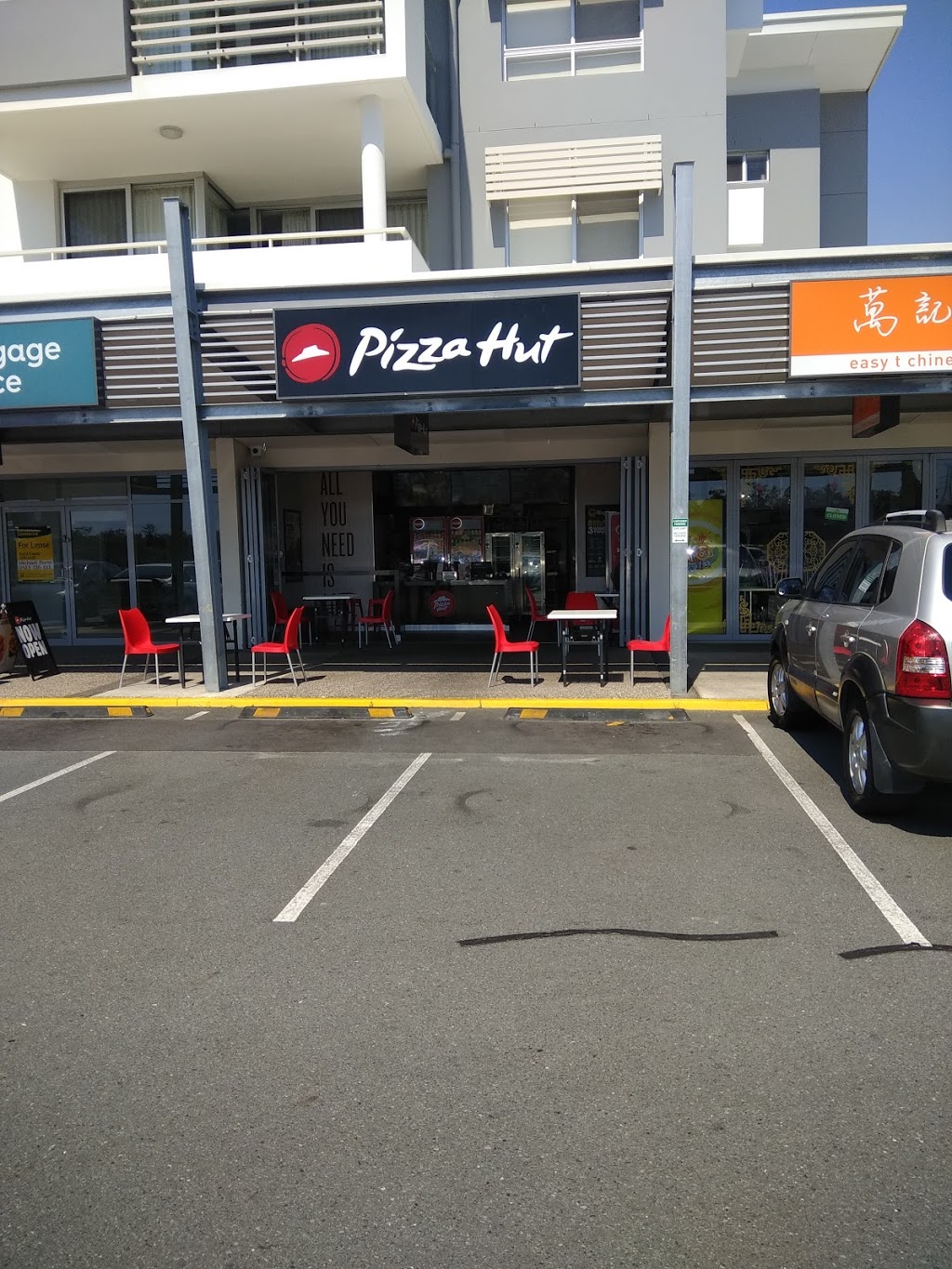 Pizza Hut Robina | meal delivery | Shop 2/510 Christine Ave, Robina QLD 4226, Australia | 131166 OR +61 131166
