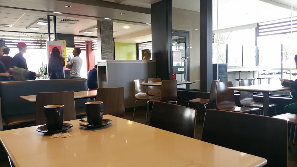 McDonalds Endeavour Hills | Endeavour Hills Shopping Centre Matthew Flinders Road, cnr Heatherton Rd, Endeavour Hills VIC 3802, Australia | Phone: (03) 9708 0211