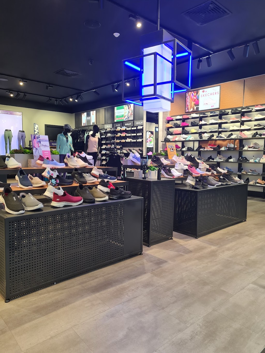 Skechers Lansell Square | Shop 111-113 Lansell Square, 267 High St, Kangaroo Flat VIC 3555, Australia | Phone: (03) 4400 9074
