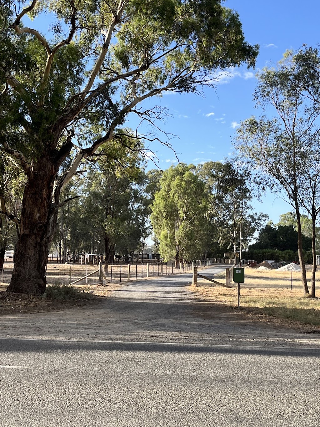 Strathmerton farm stay | 933 Murray Valley Hwy, Strathmerton VIC 3641, Australia | Phone: 0429 658 334