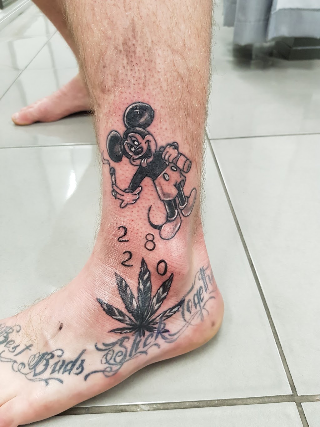SAYAS ink Tattoo Clinic | Jewellstown Plaza Shopping Centre, 15B Ntaba Rd, Jewells NSW 2280, Australia | Phone: (02) 4948 7924