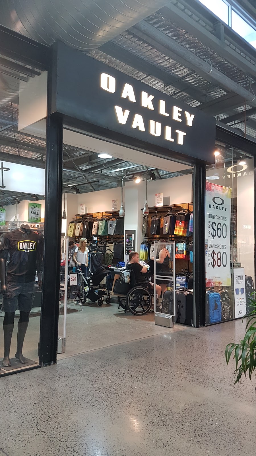Oakley Vault Brisbane | clothing store | Brisbane Dfo, 105 Airport Dr, Brisbane QLD 4000, Australia | 0731152744 OR +61 7 3115 2744