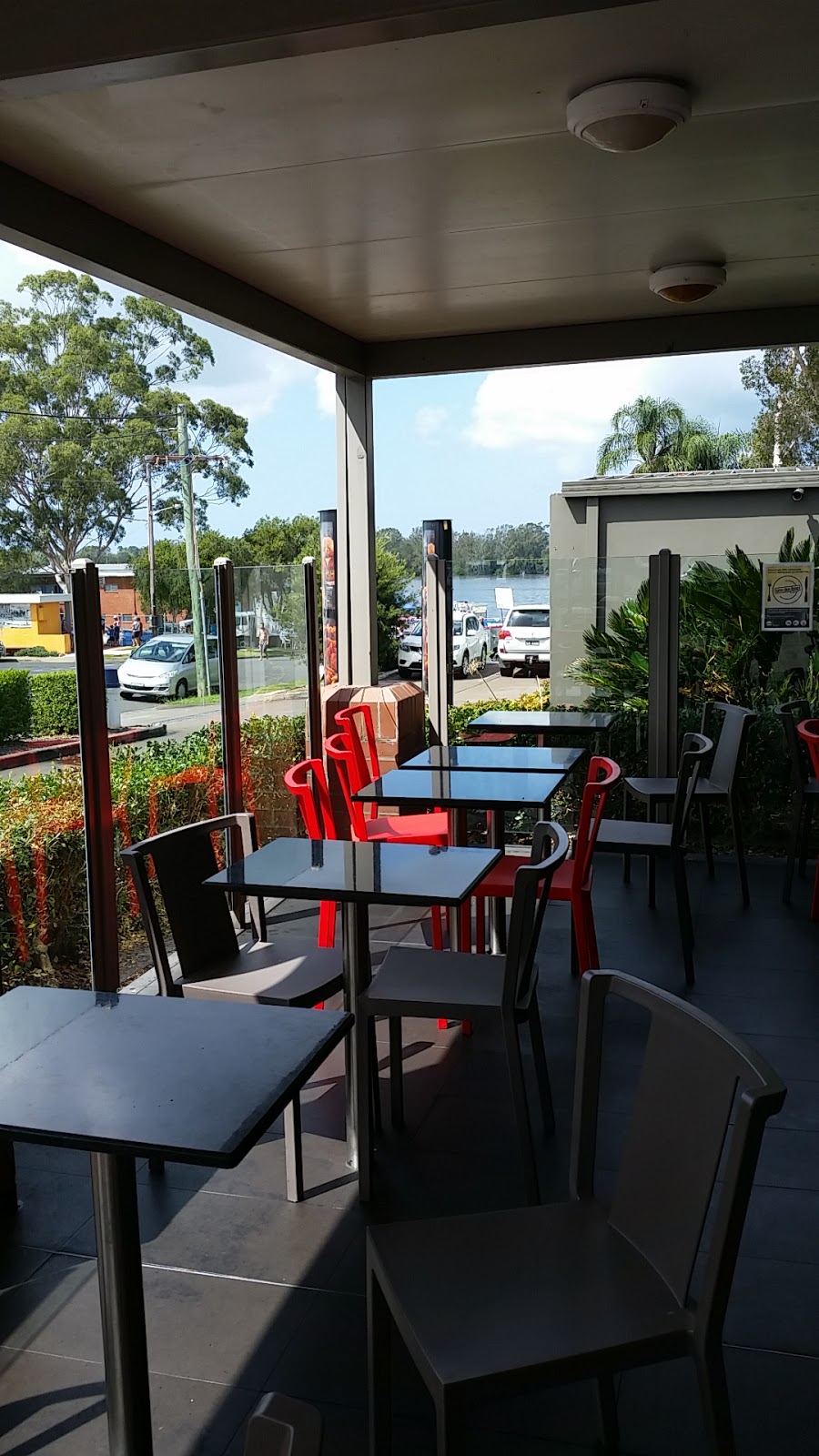KFC Taree | restaurant | 38 Victoria St, Taree NSW 2430, Australia | 0265525224 OR +61 2 6552 5224