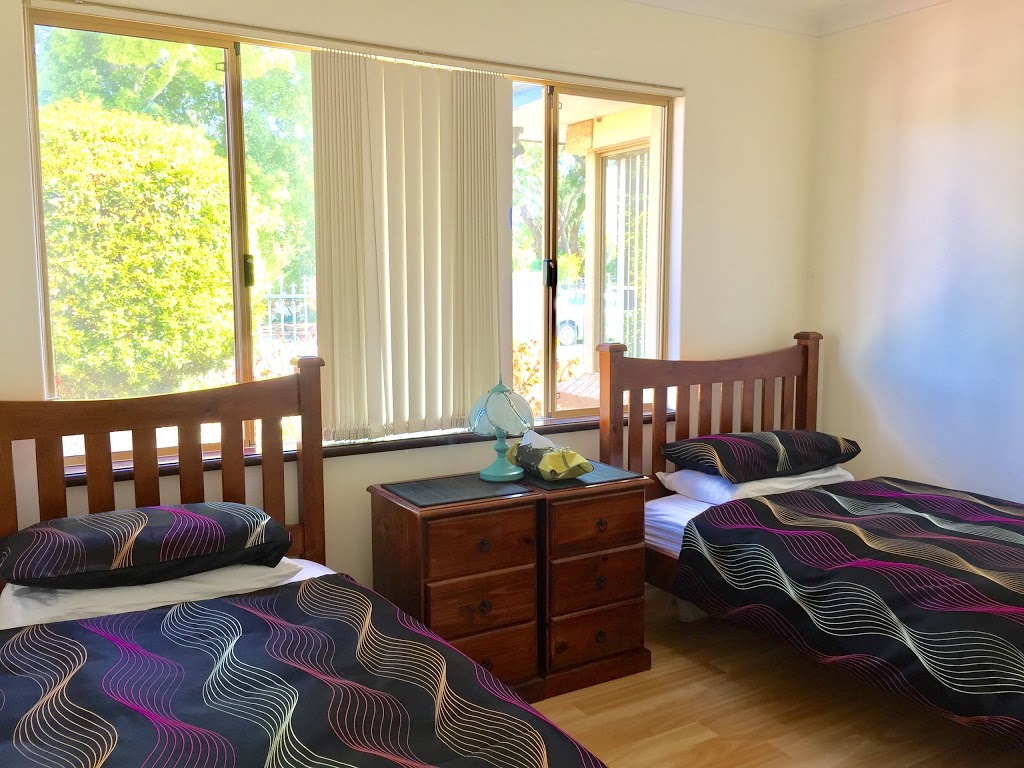 The Royal Dolphin Bed & Breakfast and Holiday Home in Safety Bay | lodging | 12 Royal Rd, Safety Bay WA 6169, Australia | 0451497858 OR +61 451 497 858