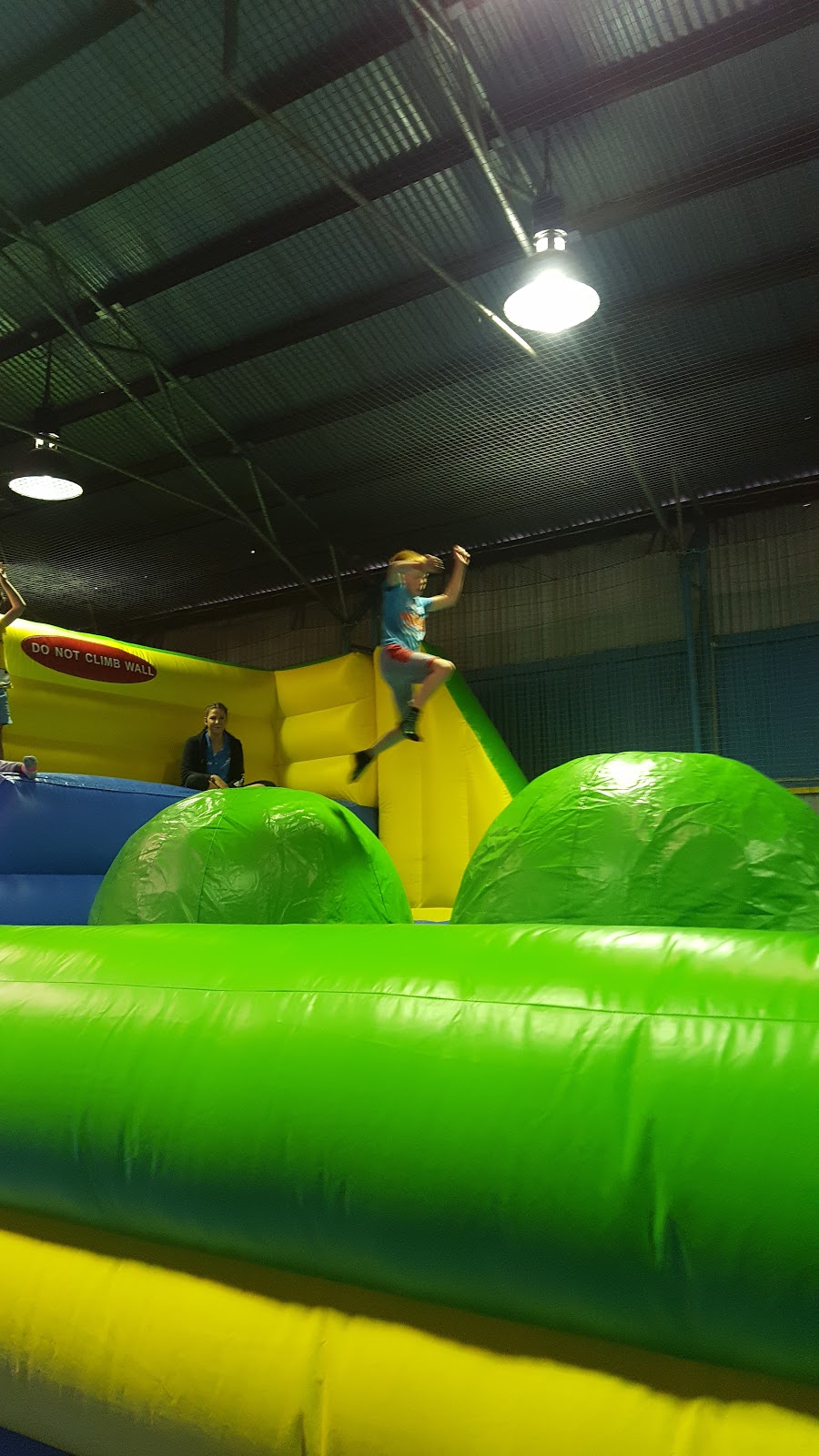 Inflatable World Oz | 31 McGill St, Shepparton VIC 3630, Australia | Phone: (03) 5821 0290