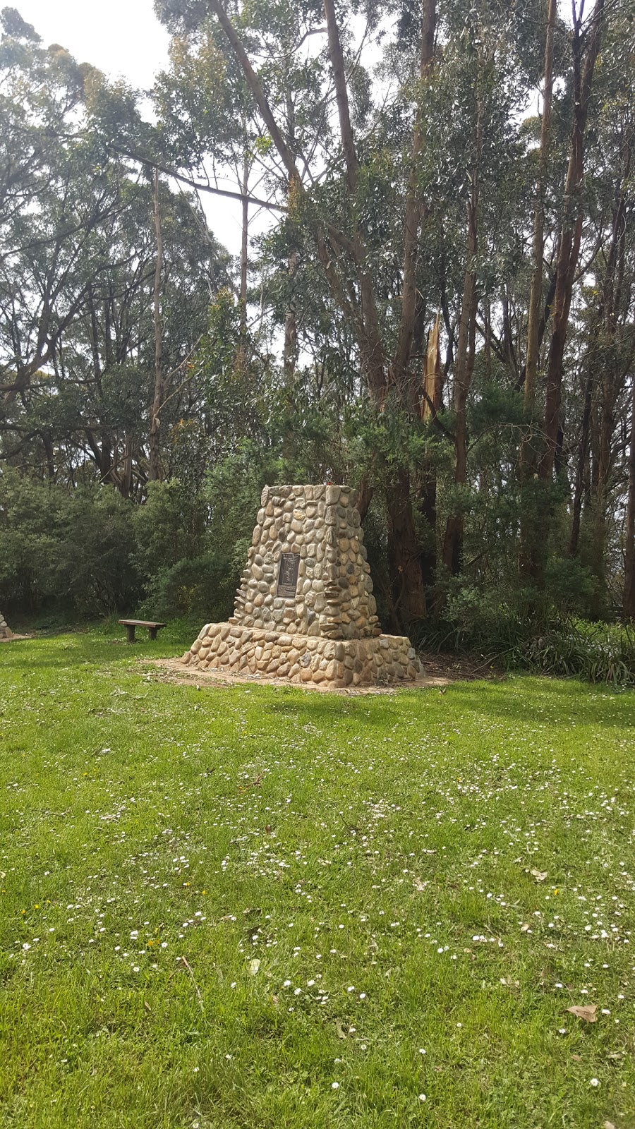 One Tree Hill Picnic Ground | park | Lord Somers Rd, Tremont VIC 3785, Australia
