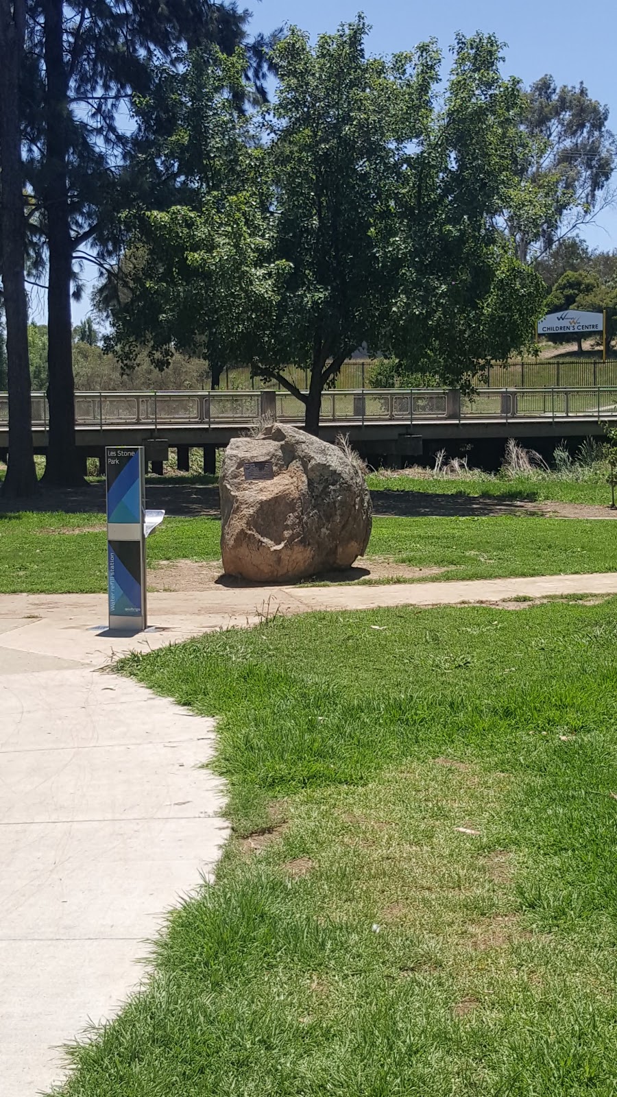 Les Stone Park | park | Lawrence St, Wodonga VIC 3690, Australia | 0260229300 OR +61 2 6022 9300