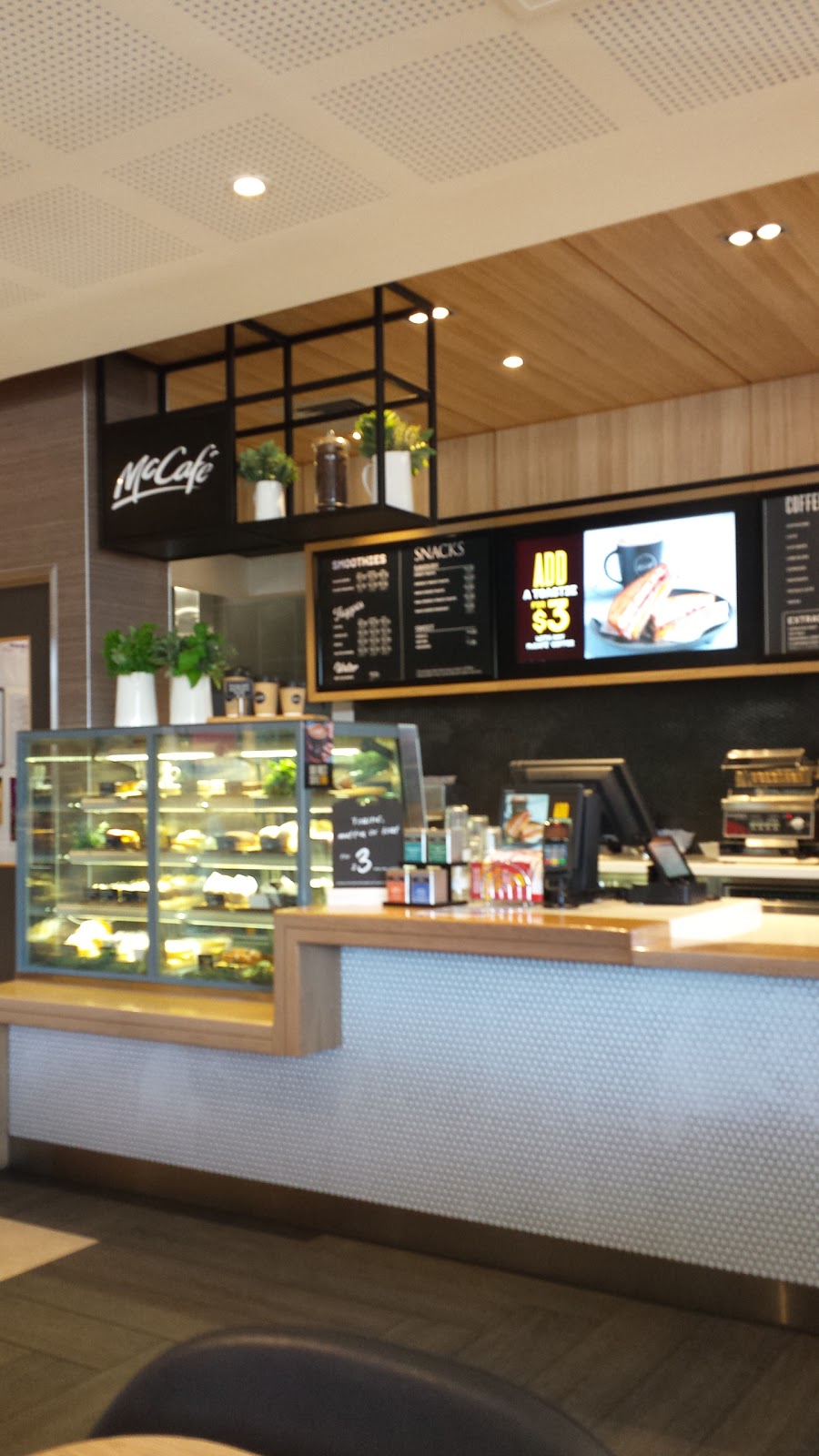 McDonalds Wallsend | meal takeaway | Cnr Cowper Street &, Kokera S St, Wallsend NSW 2287, Australia | 0249556306 OR +61 2 4955 6306