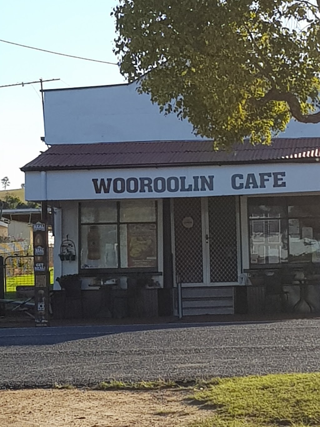 Wooroolin Cafe | meal takeaway | 35 Alexander St, Wooroolin QLD 4608, Australia | 0741642213 OR +61 7 4164 2213