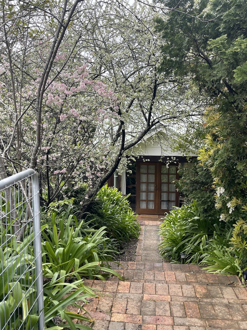 Browns Cottage | 21 Powells Rd, Bilpin NSW 2758, Australia | Phone: (02) 4567 7254