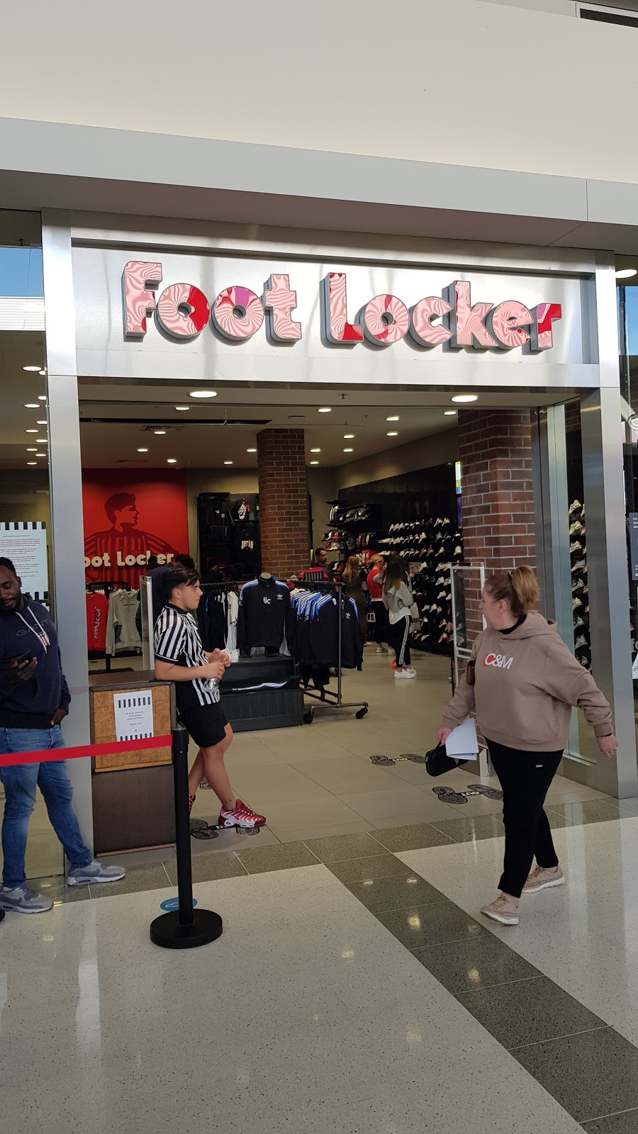 Foot Locker | Shop 2017, Stockland Merrylands, 1 McFarlane St, Merrylands NSW 2160, Australia | Phone: 1800 941 107