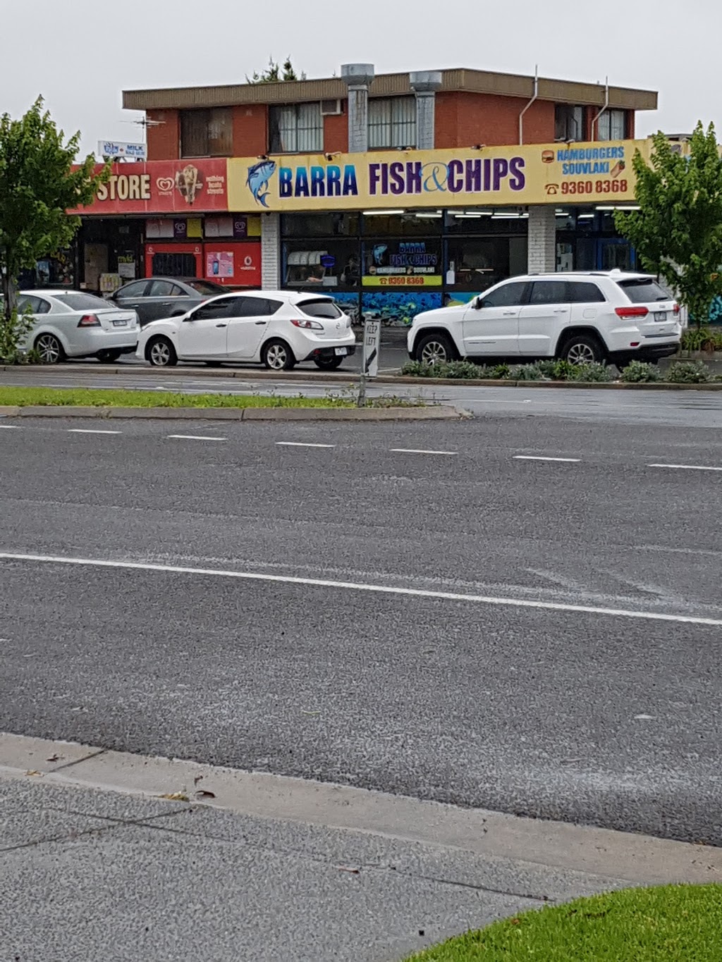 Barra Fish & Chips | meal takeaway | 2 South Ave, Altona Meadows VIC 3028, Australia | 0393608368 OR +61 3 9360 8368