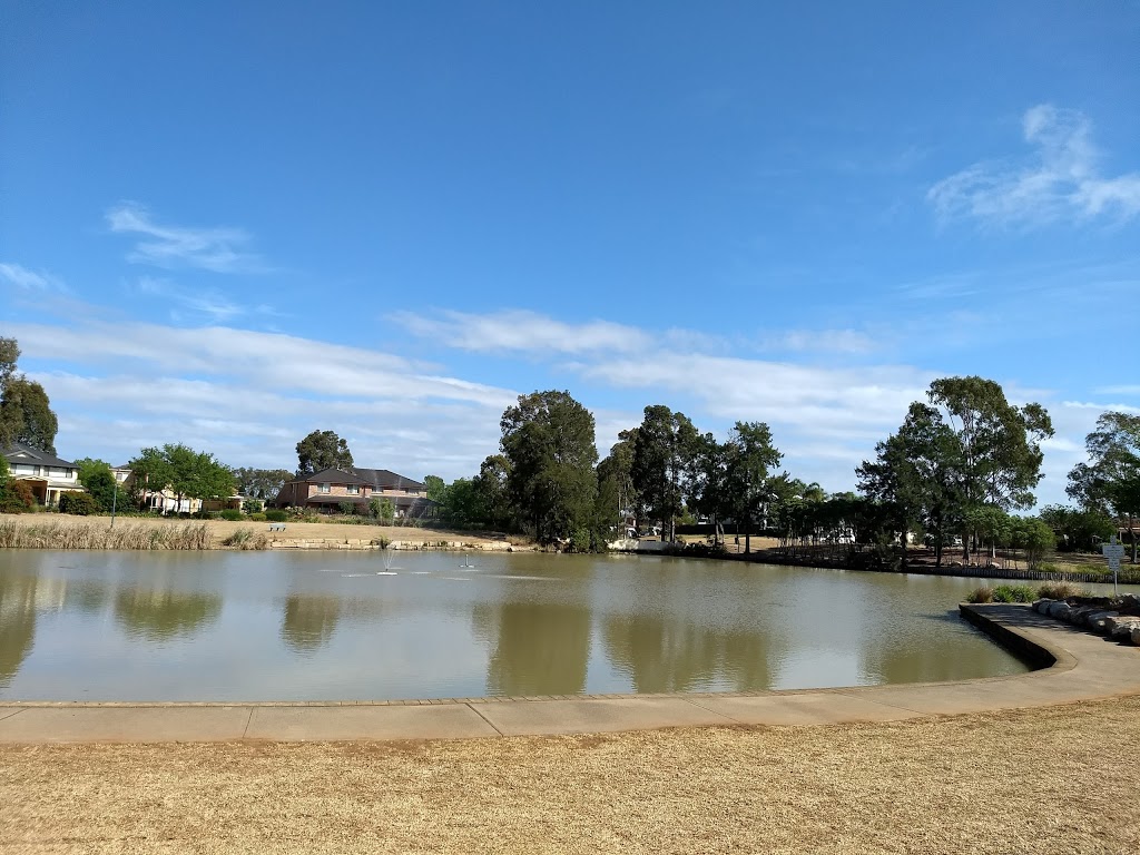 Wattle Grove Lake | park | Wattle Grove NSW 2173, Australia