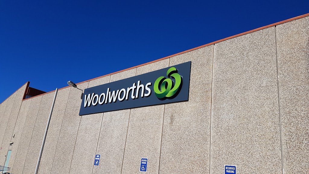 Woolworths Blackwater | supermarket | 12 Blain St, Blackwater QLD 4717, Australia | 0749863000 OR +61 7 4986 3000