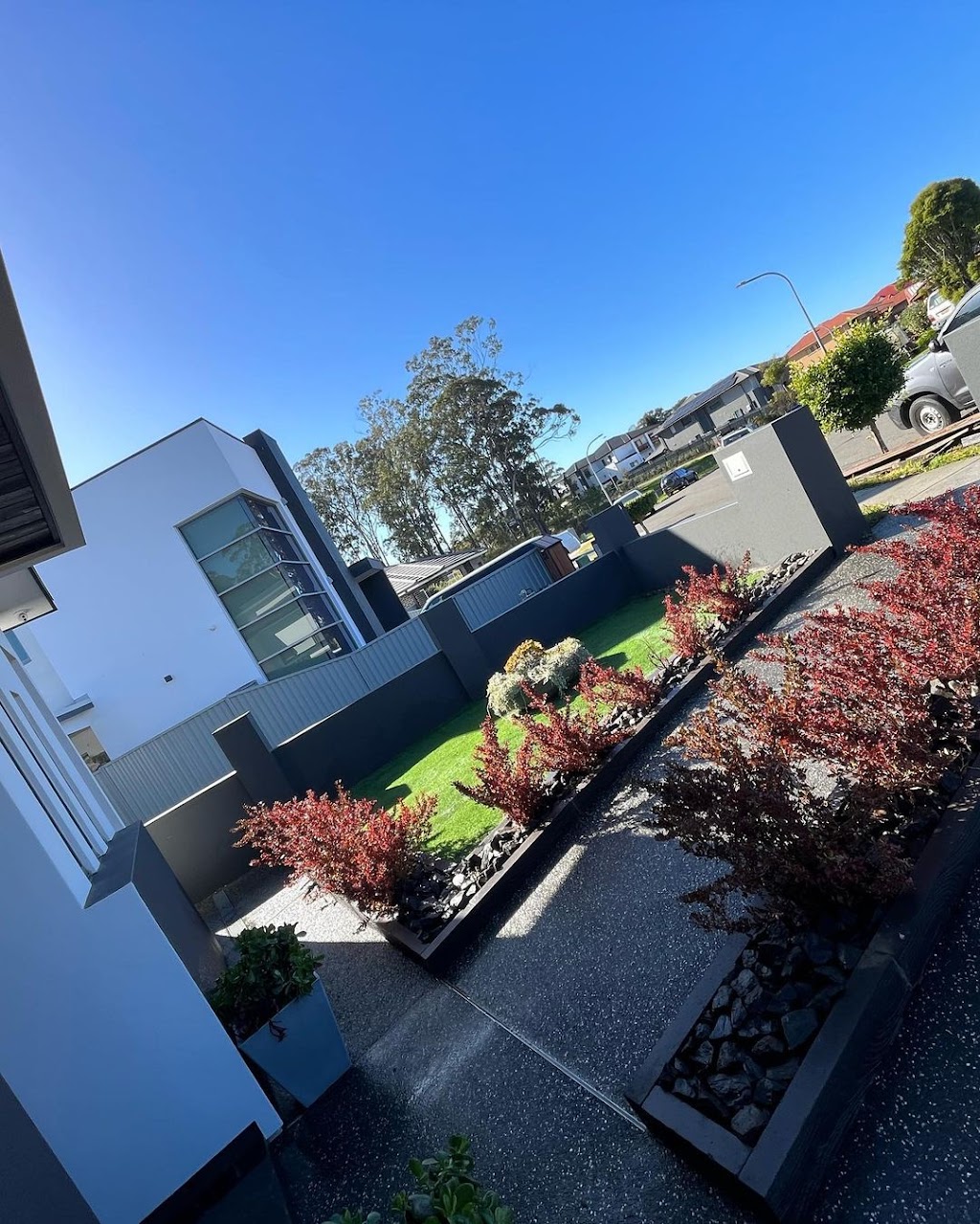 Living Green Outdoors | 8A Tern Pl, Hinchinbrook NSW 2168, Australia | Phone: 0452 502 852