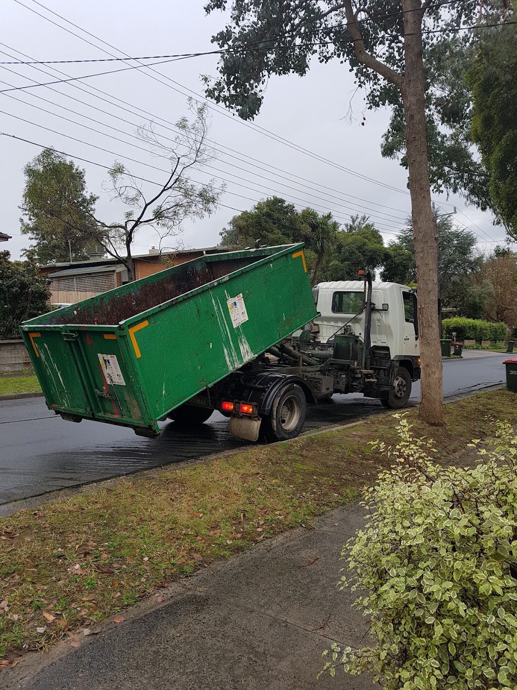 Online Bin Hire | 94/98 Kirkham Rd W, Keysborough VIC 3173, Australia | Phone: 0438 898 955