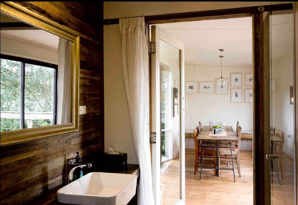 Fish Creek Cottage Pet Friendly Accommodation near Wilsons Prom | 39 Old Waratah Rd, Fish Creek VIC 3959, Australia | Phone: 0468 669 566