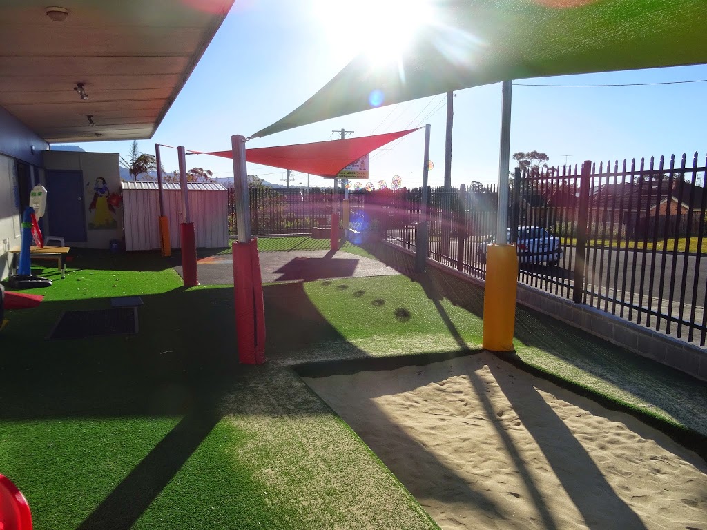 Little Peoples Early Learning Centre - Dapto | school | 1/2-4 Kent Rd, Dapto NSW 2530, Australia | 0242617411 OR +61 2 4261 7411