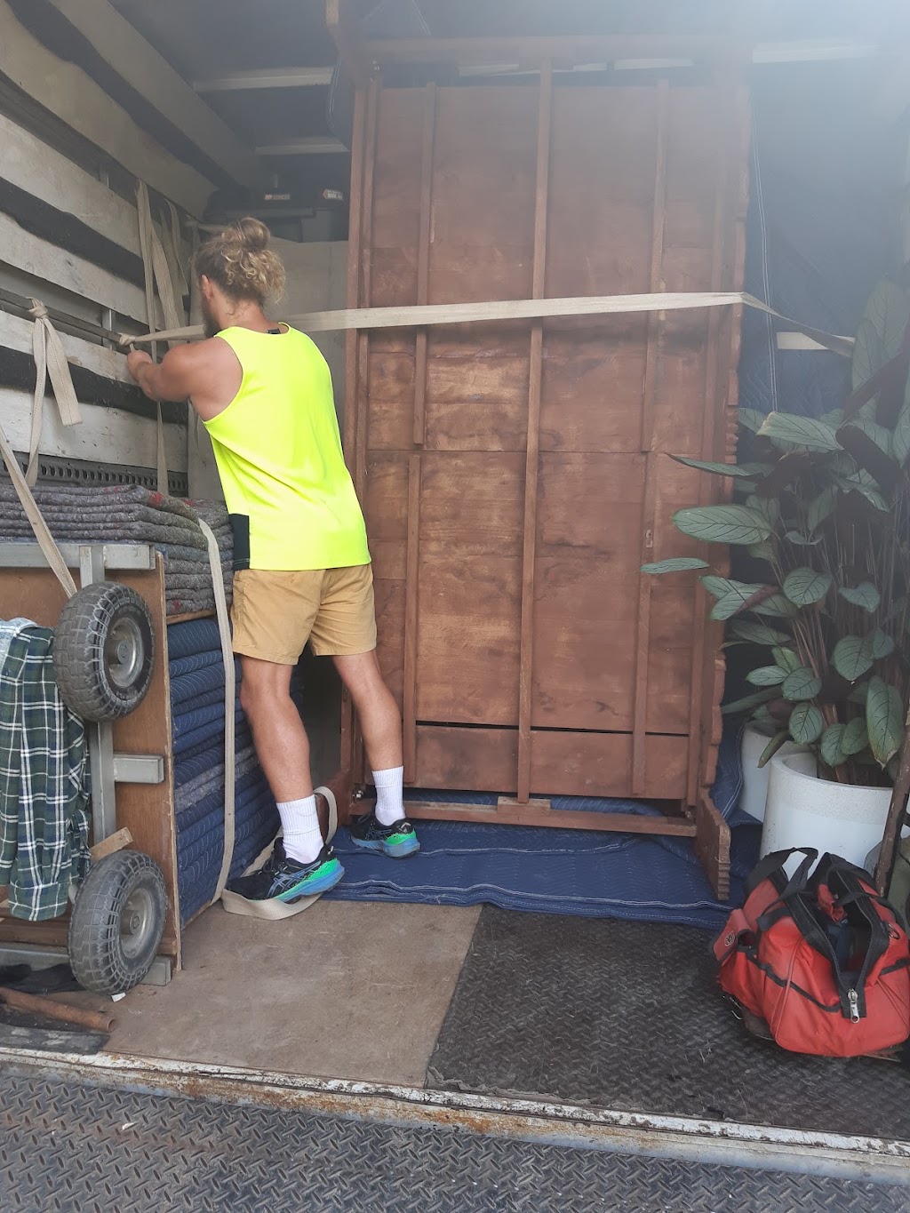 Byron Coast Removals | 32 Blindmouth Rd, Main Arm NSW 2482, Australia | Phone: 0432 552 067