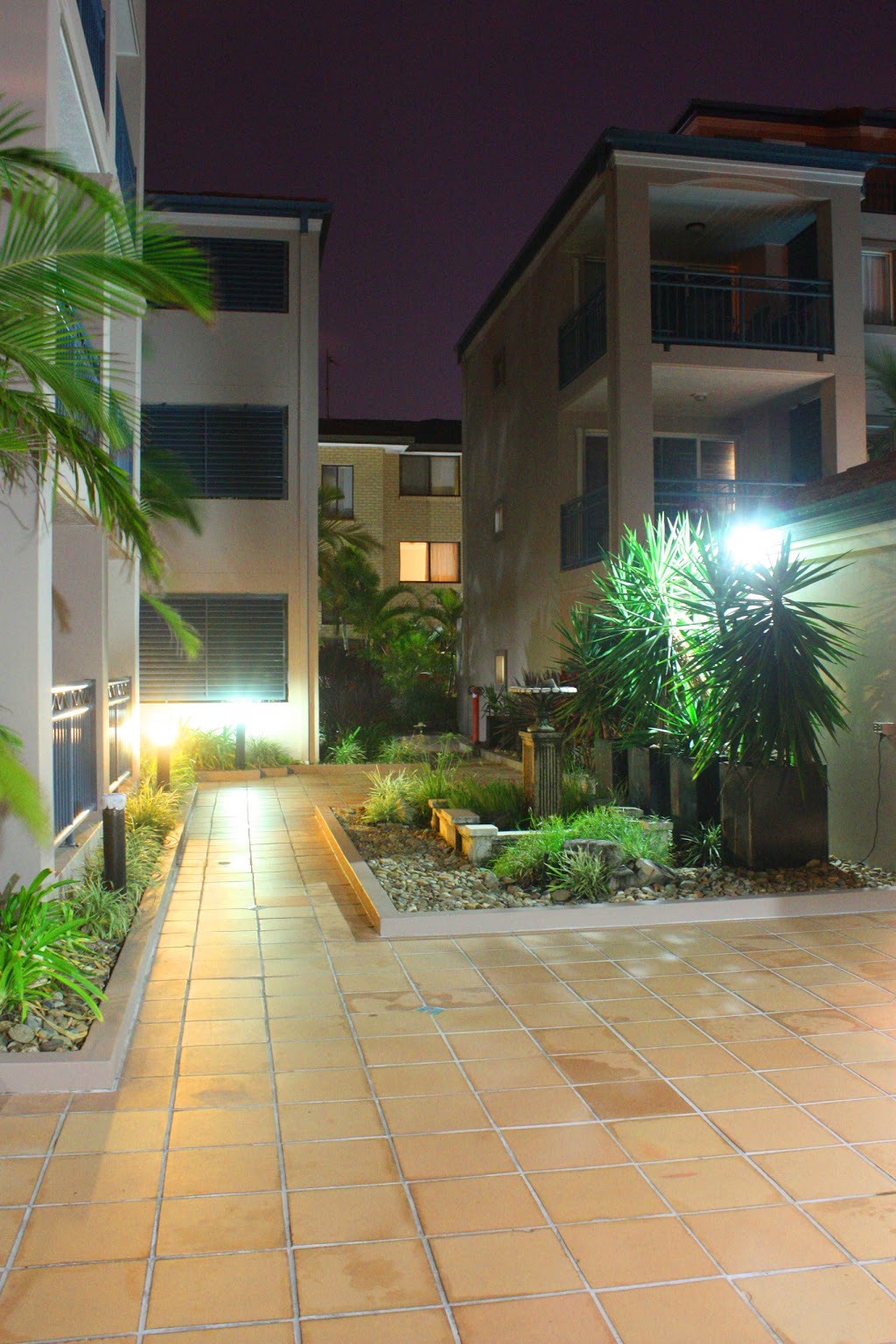 Montego Sands Resort | lodging | 21 Peerless Ave, Mermaid Beach QLD 4218, Australia | 0755755822 OR +61 7 5575 5822