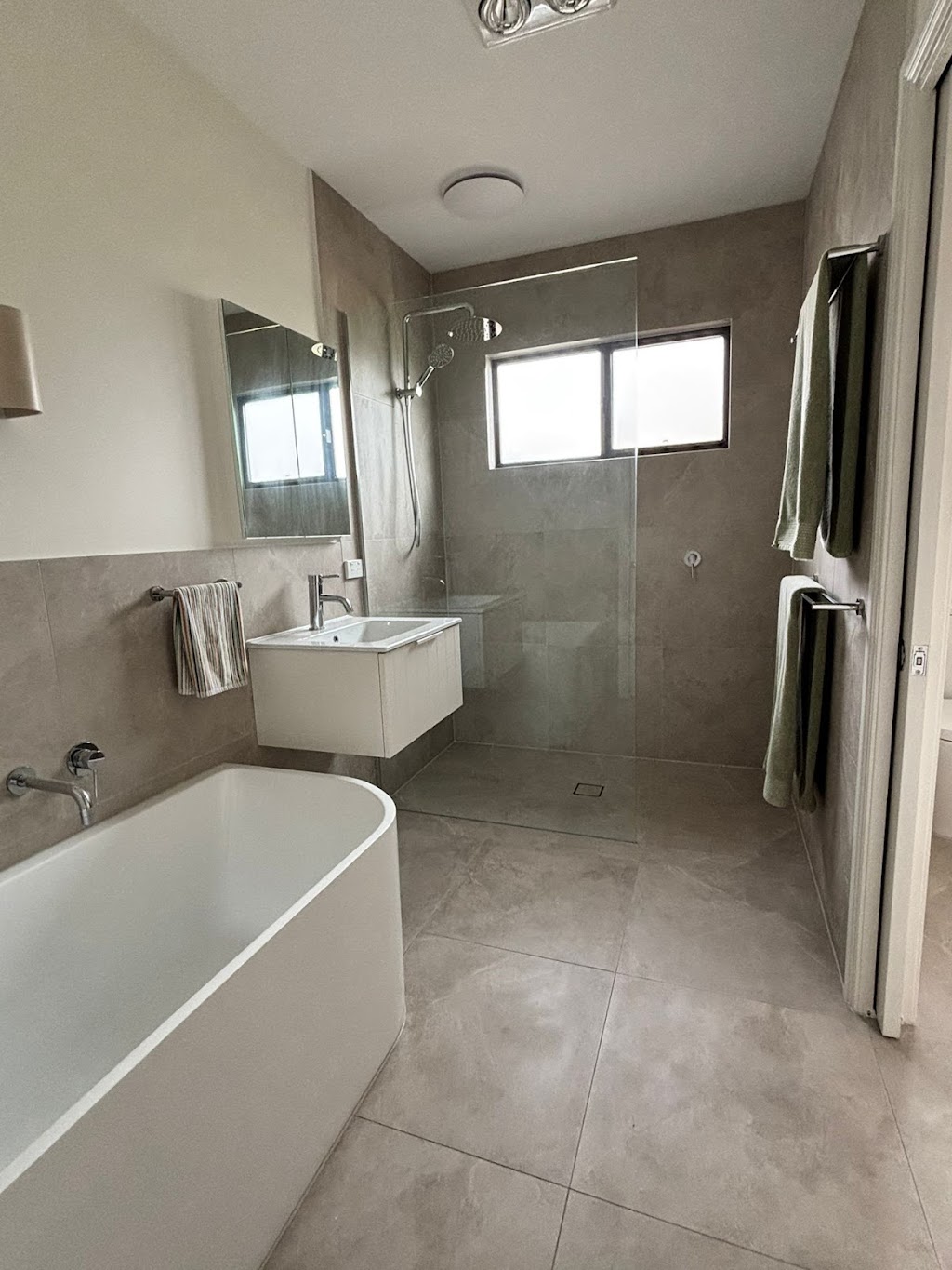 L&B Homes | Emperor Dr, Ocean Grove VIC 3226, Australia | Phone: 0421 876 277