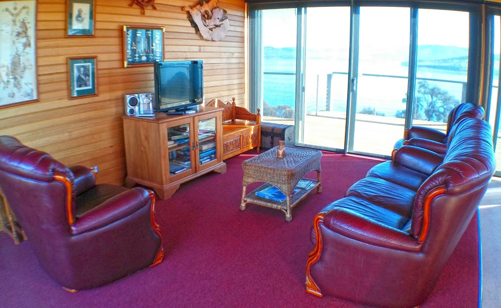 Captains Cabin Bligh Point | 258 Nebraska Rd, Dennes Point TAS 7150, Australia | Phone: 1800 144 633