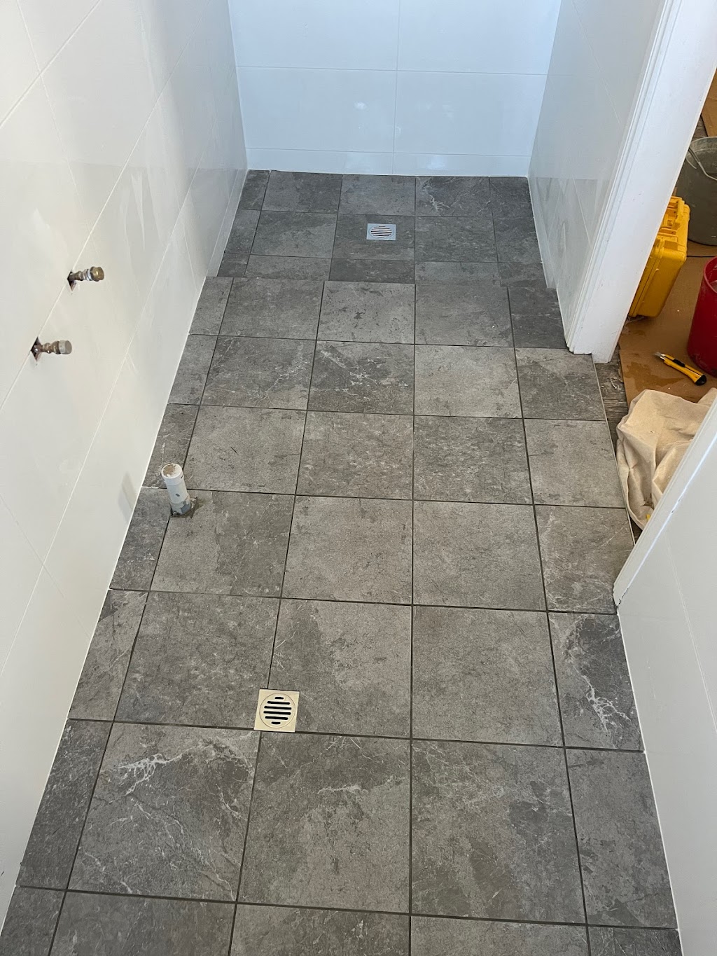 J Cross Floor & Wall Tiling | 45 Fisher St, Kingaroy QLD 4610, Australia | Phone: 0458 728 839