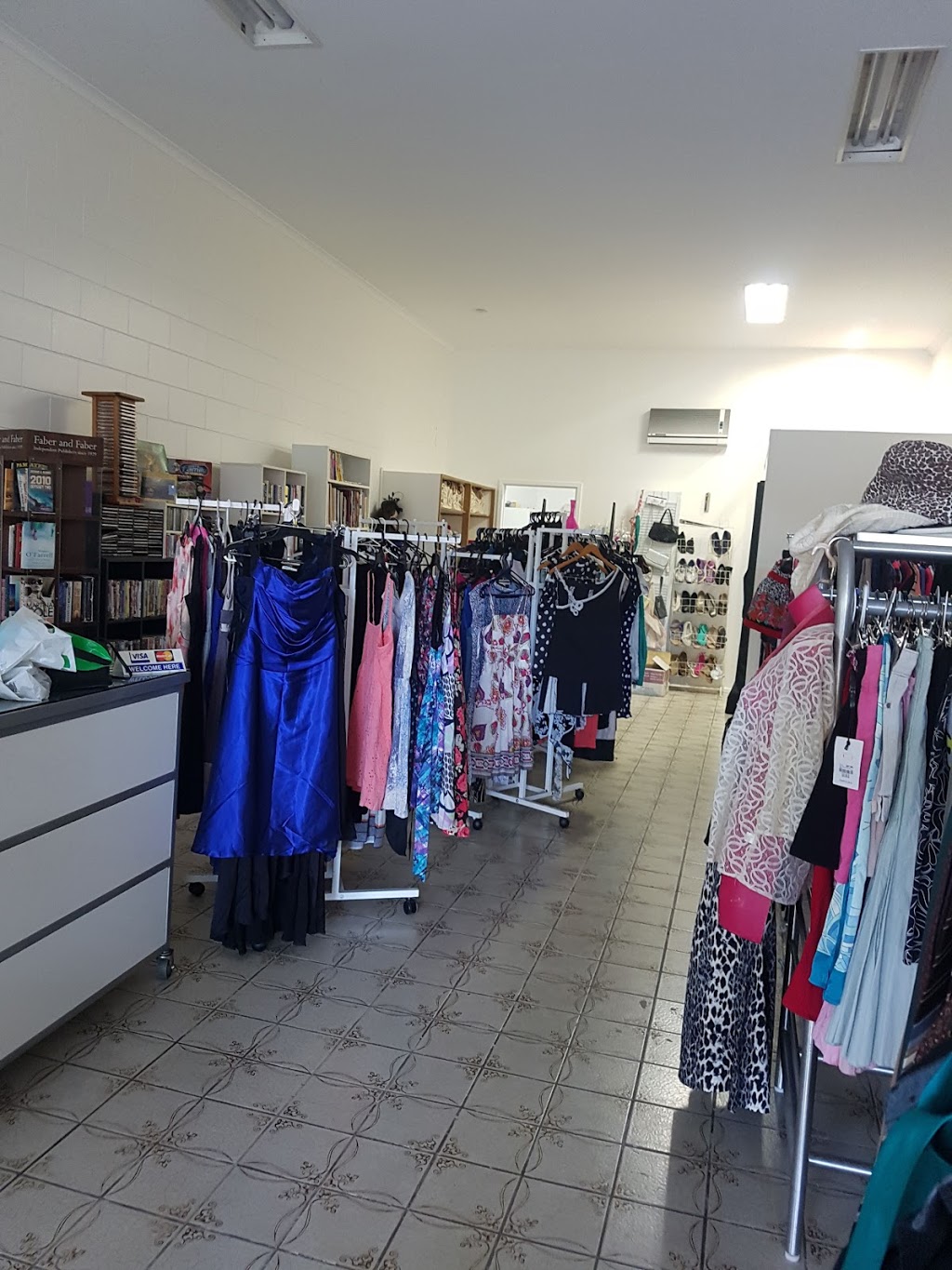 Paws and Claws | clothing store | 2/37 Front St, Mossman QLD 4877, Australia | 0740985721 OR +61 7 4098 5721