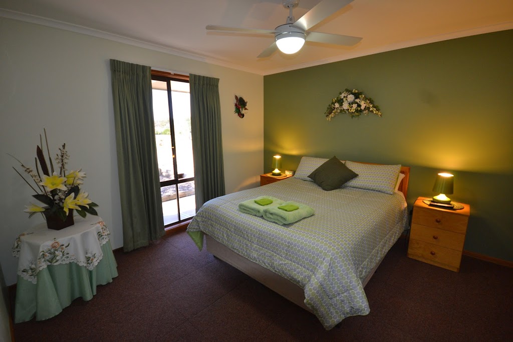 Riverbush Holiday Cottages | lodging | Box 270, 1618 Old Sturt Hwy, Berri SA 5343, Australia | 0885823455 OR +61 8 8582 3455