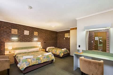 City Lights Motel | 35 Minjungbal Dr, Tweed Heads South NSW 2486, Australia | Phone: (07) 5524 3004