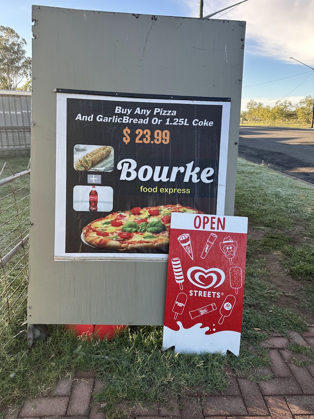 Coffe cafe bourke | 1 Morven St, Bourke NSW 2840, Australia | Phone: 0447 053 546
