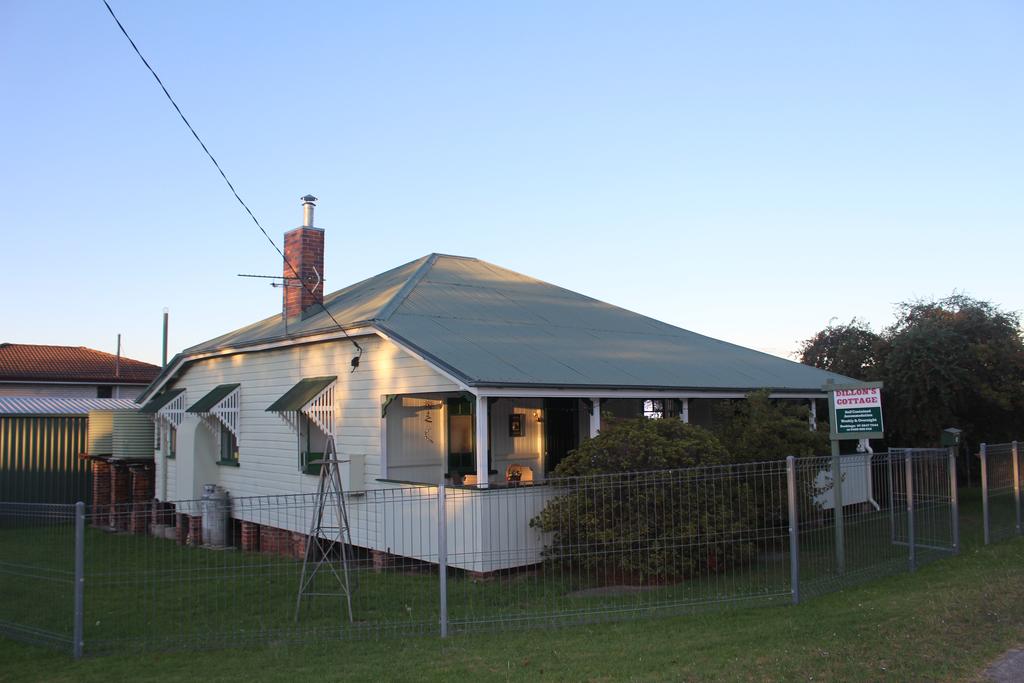 Dillons Cottage | 16 Omara Terrace, Stanthorpe QLD 4380, Australia | Phone: 0409 898 043