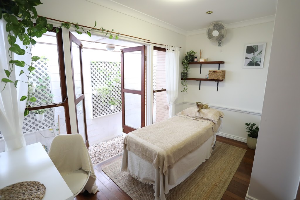 Whole Health Massage | 4 Glenelg Ave, Mermaid Beach QLD 4218, Australia | Phone: 0420 644 333