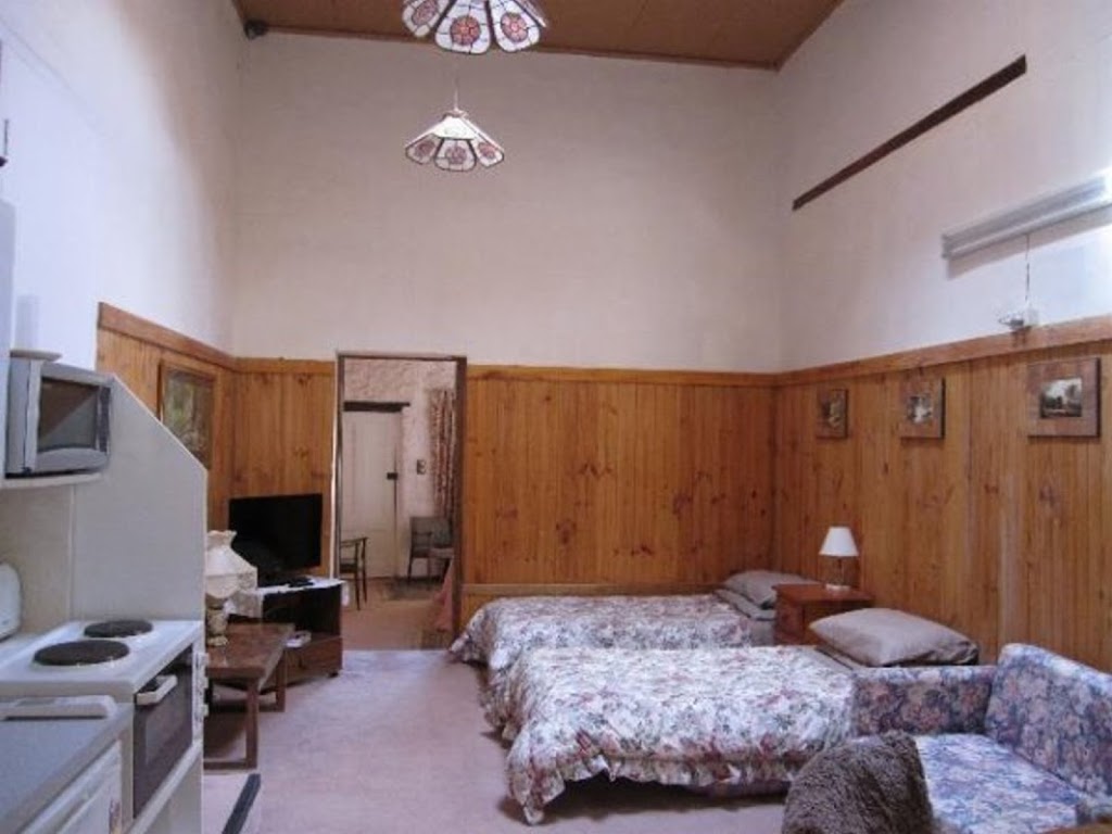 Carmines Antiques & Accommodation | lodging | 11 Railway Terrace, Morgan SA 5320, Australia | 0885402211 OR +61 8 8540 2211