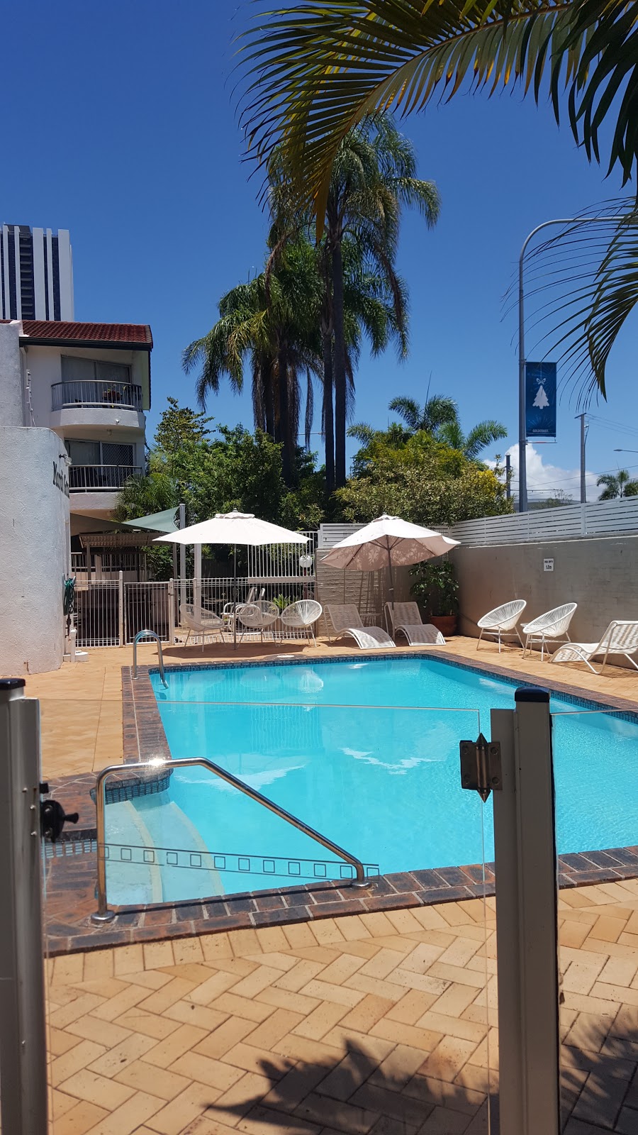 Family Oasis @ Broadbeach | lodging | 2755 Gold Coast Hwy, Broadbeach QLD 4218, Australia | 0401053302 OR +61 401 053 302