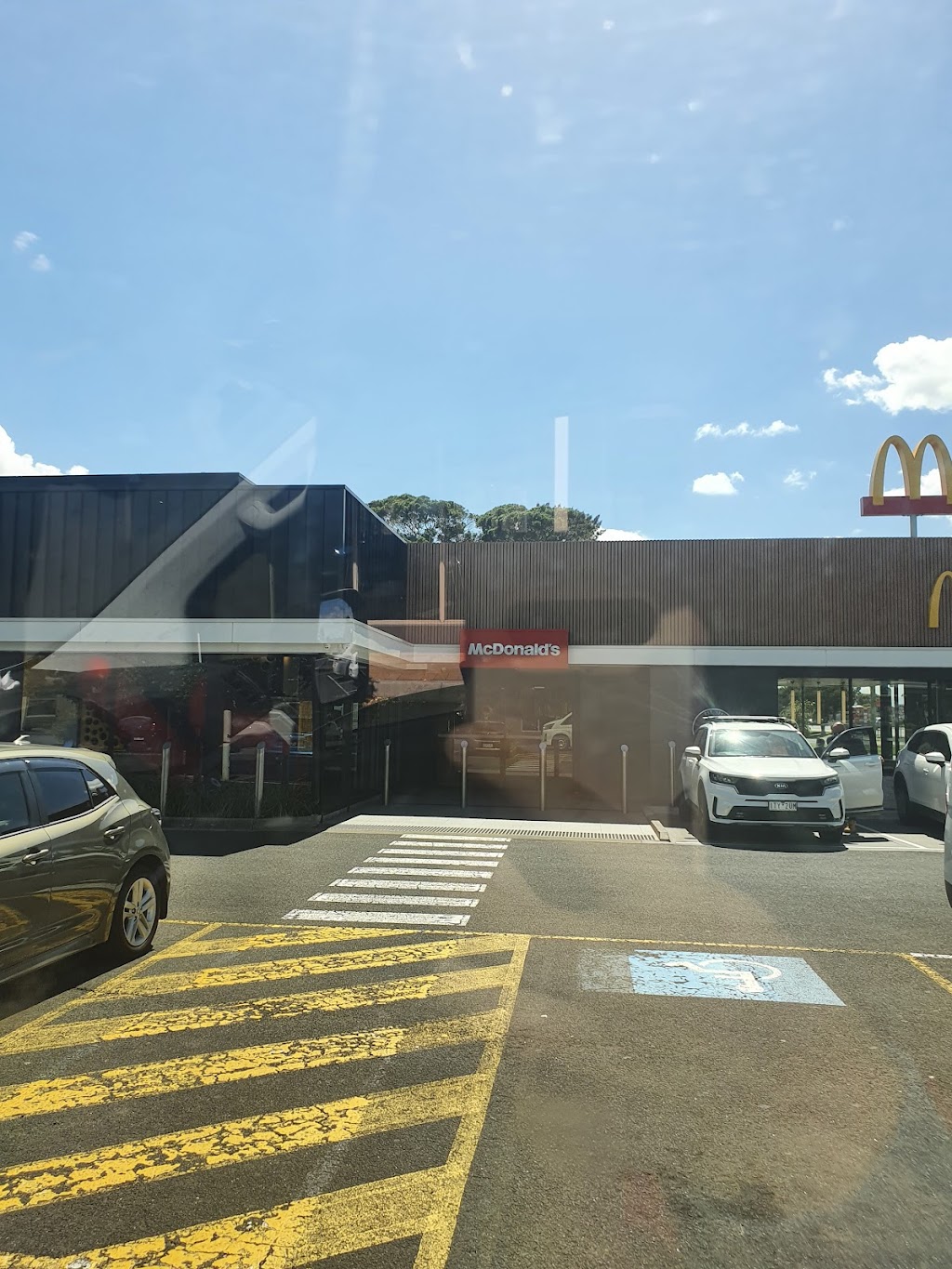 McDonalds Melbourne Airport Drive | Corner Airport Drive &, Link Rd, Melbourne Airport VIC 3045, Australia | Phone: (03) 8336 8200