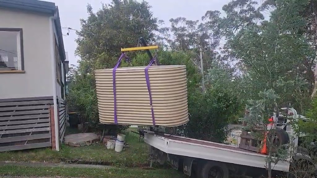 Phills Crane Truck | River Rd, Lake Tabourie NSW 2539, Australia | Phone: 0490 083 601
