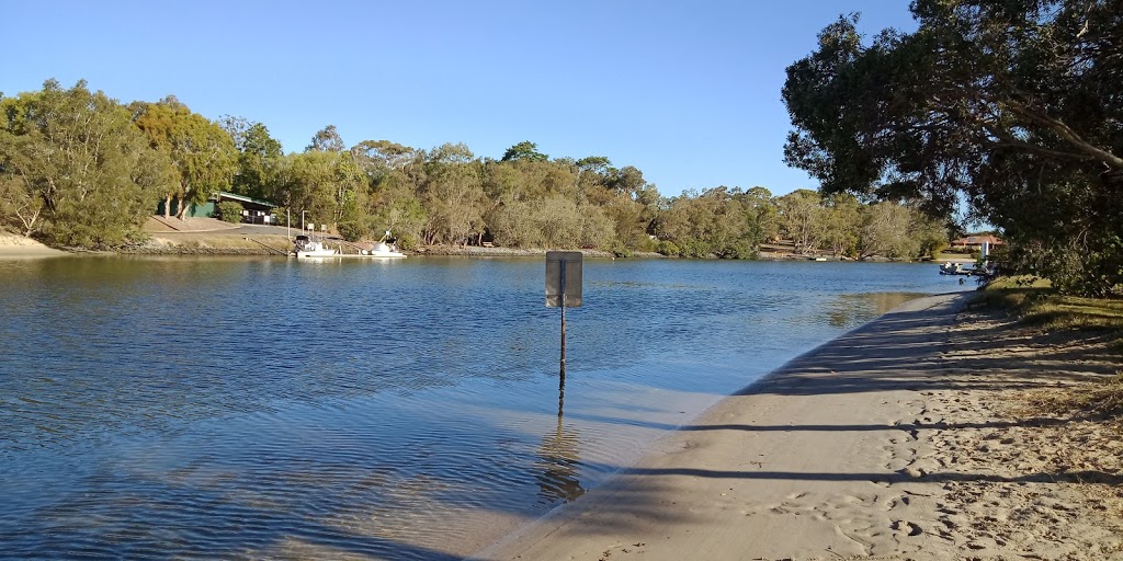 Gold Coast Fishing Spots - Lancelin Drive Reserve | park | 42 Lancelin Dr, Mermaid Waters QLD 4218, Australia