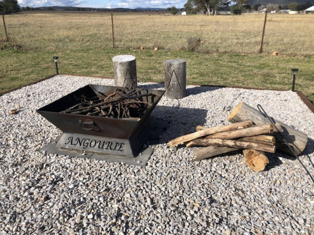 Angourie Studio | 115 Eurunderee Ln, Eurunderee NSW 2850, Australia | Phone: 0417 463 917