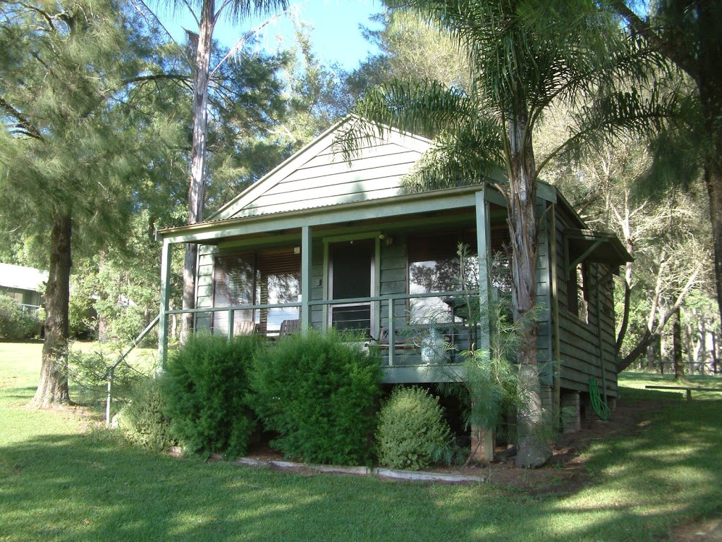 Caddyshack Cabin @ Kangaroo Valley Golf & Country Resort | Unit 23/390 Mount Scanzi Rd, Kangaroo Valley NSW 2577, Australia | Phone: (02) 8840 2852