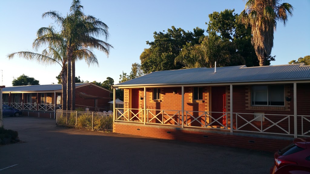 Old Coach Motor Inn | lodging | 288 Ogilvie Ave, Echuca VIC 3564, Australia | 0354823155 OR +61 3 5482 3155