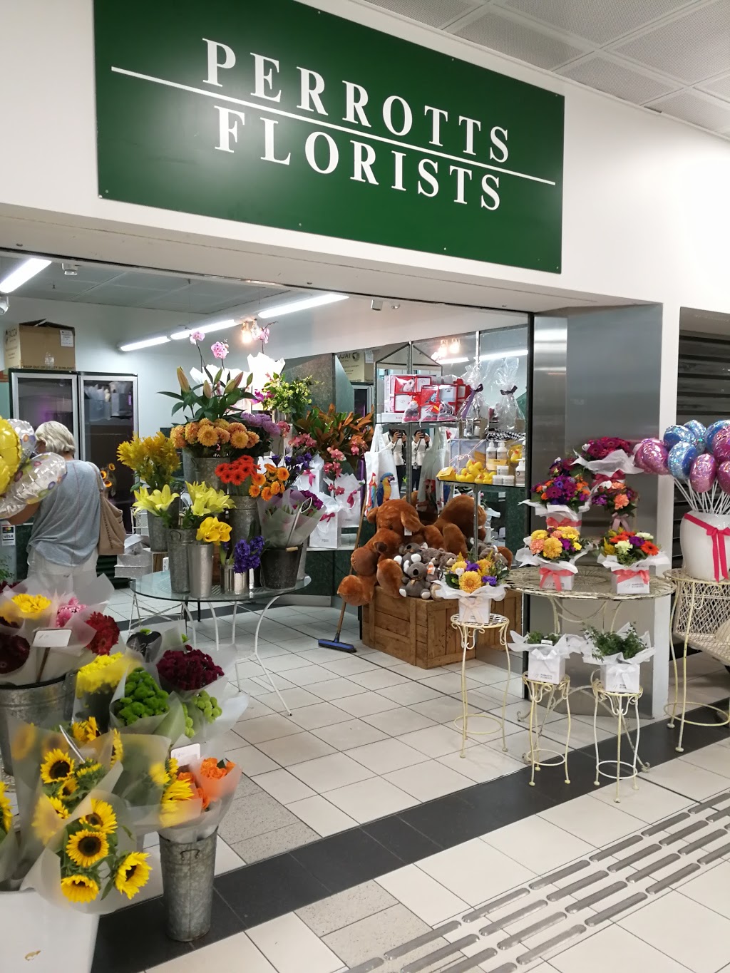 Perrotts Florist | florist | Royal Brisbane Hospital Main Entrance Ned Hanlon Building, Bowen Bridge Rd, Herston QLD 4029, Australia | 0732571585 OR +61 7 3257 1585