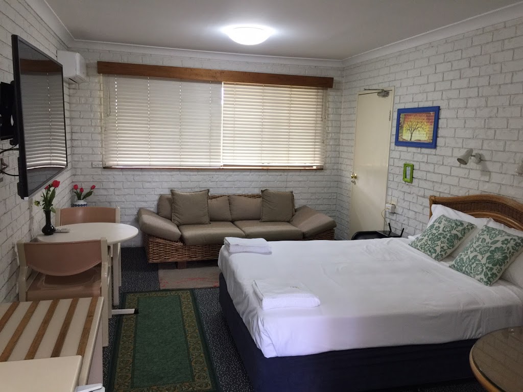 Holland Park Motel | 917 Logan Rd, Holland Park West QLD 4121, Australia | Phone: (07) 3394 4422