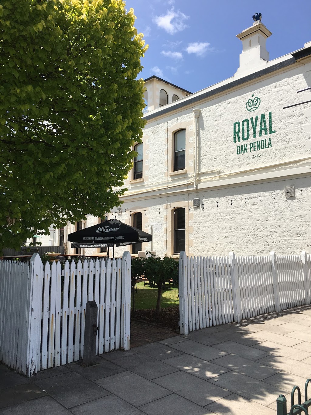 Royal Oak Hotel Penola | bar | 31 Church St, Penola SA 5277, Australia | 0887372322 OR +61 8 8737 2322