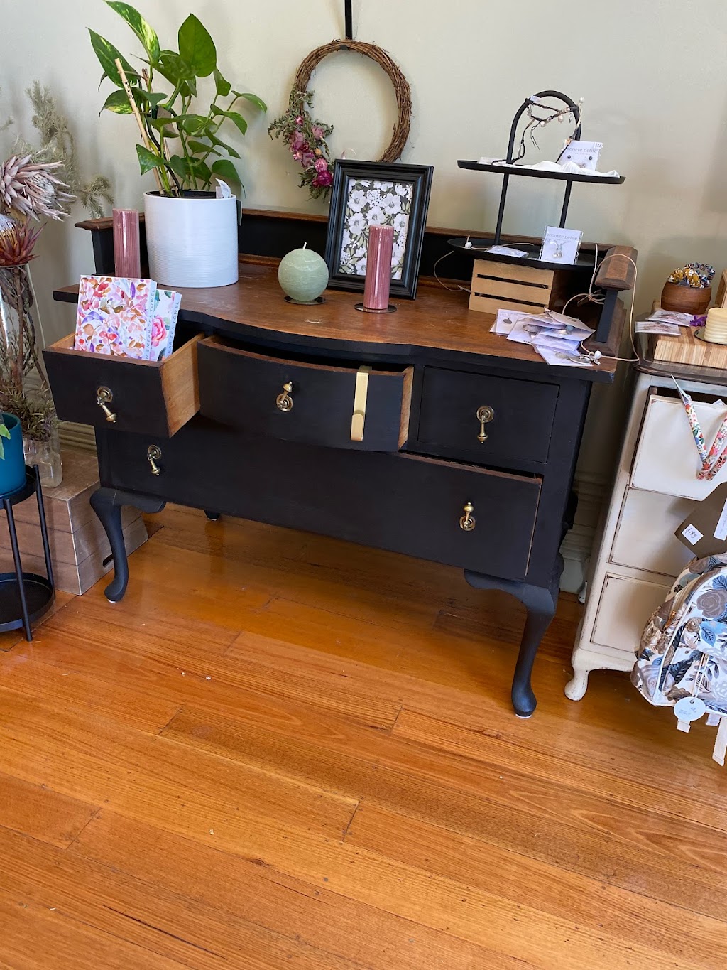 Juniper and Stone Florist | private Studio, Yackandandah VIC 3749, Australia | Phone: 0413 078 217