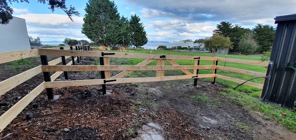 South East Rural Fencing | 471 Sugarloaf Rd, Carlton River TAS 7173, Australia | Phone: 0407 768 131